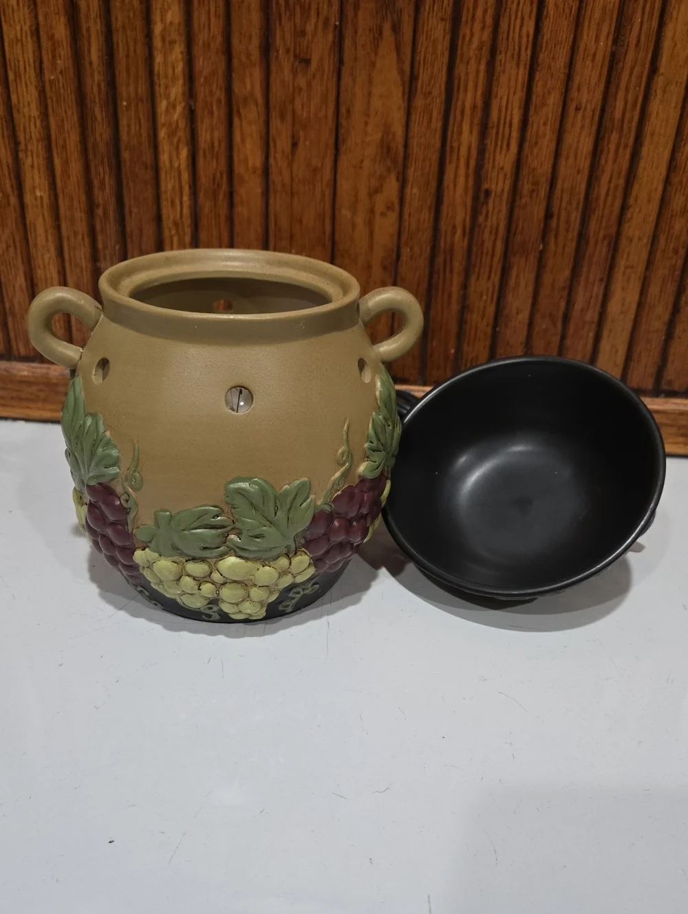 SCENTSY  **GRAPEVINE** WARMER - FULL SIZE - WAX MELTER w/BULB - DISCONTINUED